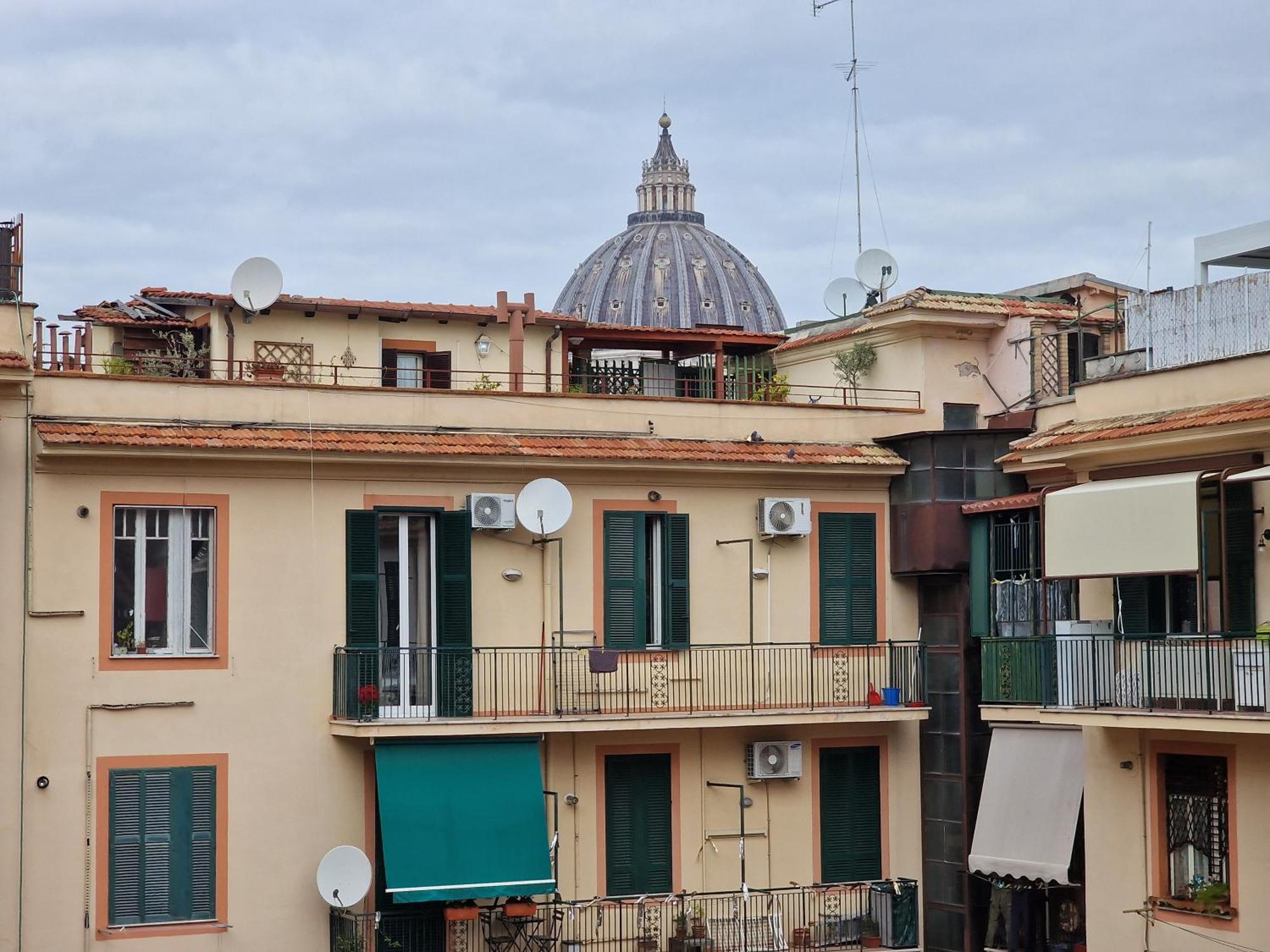 Vatican Bells Рим Екстер'єр фото